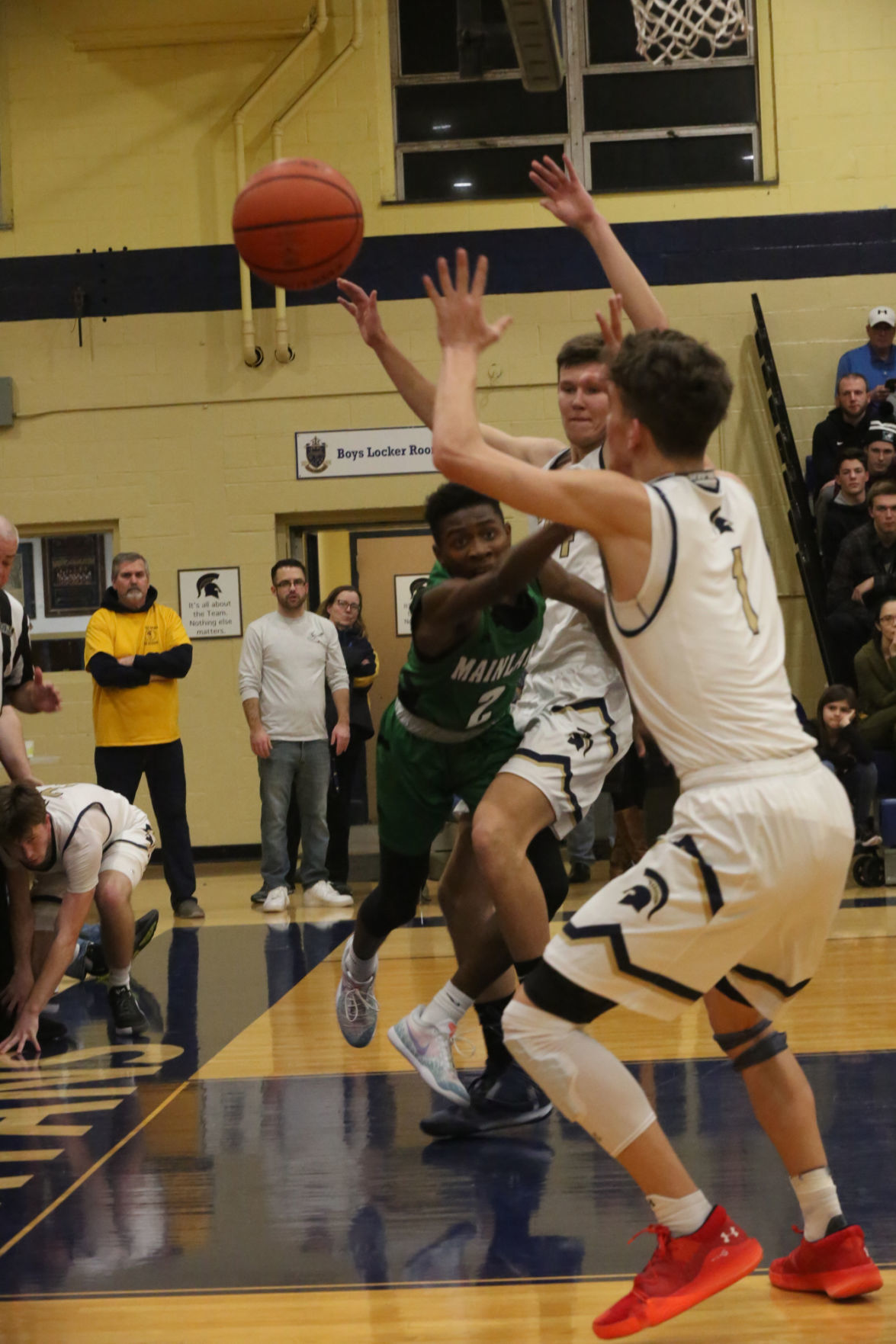 Holy Spirit Mainalnd boys basketball